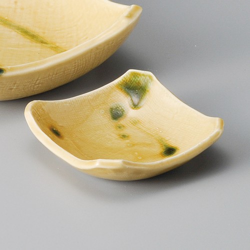 02006-411 黄瀬戸手描角小皿|業務用食器カタログ陶里30号