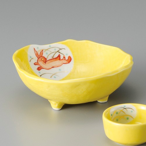 02319-071 黄釉赤絵うさぎ三ツ足向付|業務用食器カタログ陶里30号