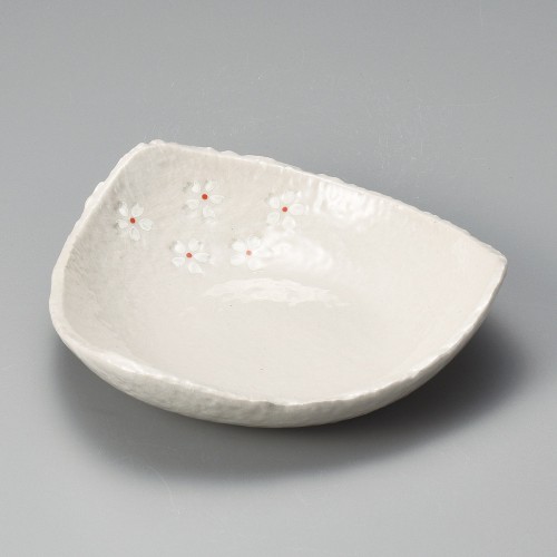 05520-341 白押花三角型盛皿(L)|業務用食器カタログ陶里30号