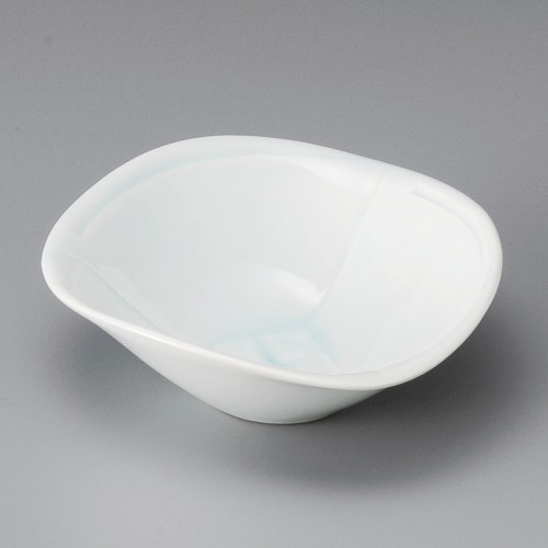 07512-031 青磁市松彫三角3.8鉢|業務用食器カタログ陶里30号