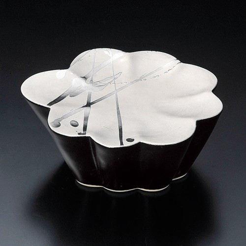 03308-471 黒釉プラチナ花型高台皿|業務用食器カタログ陶里30号