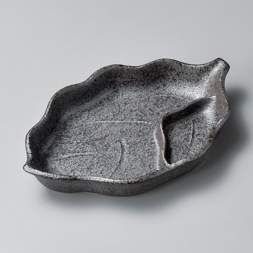28215-671 いぶし黒7.0木の葉仕切皿|業務用食器カタログ陶里30号