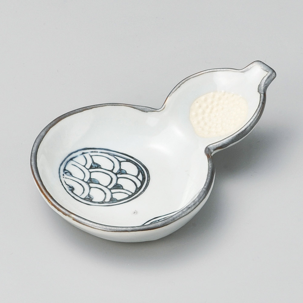 68111-461 古染七宝丸紋瓢型薬味皿|業務用食器カタログ陶里31号