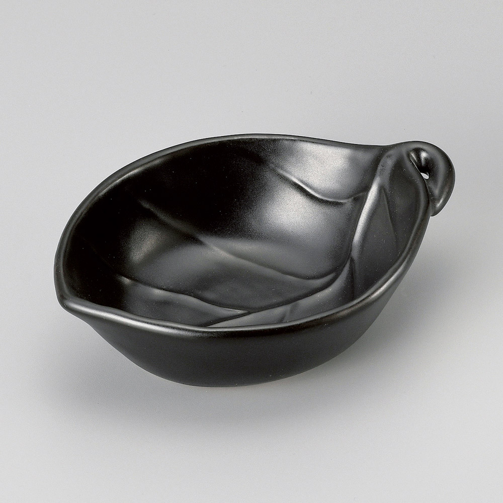 69817-711 黒釉葉型鍋(小)|業務用食器カタログ陶里31号